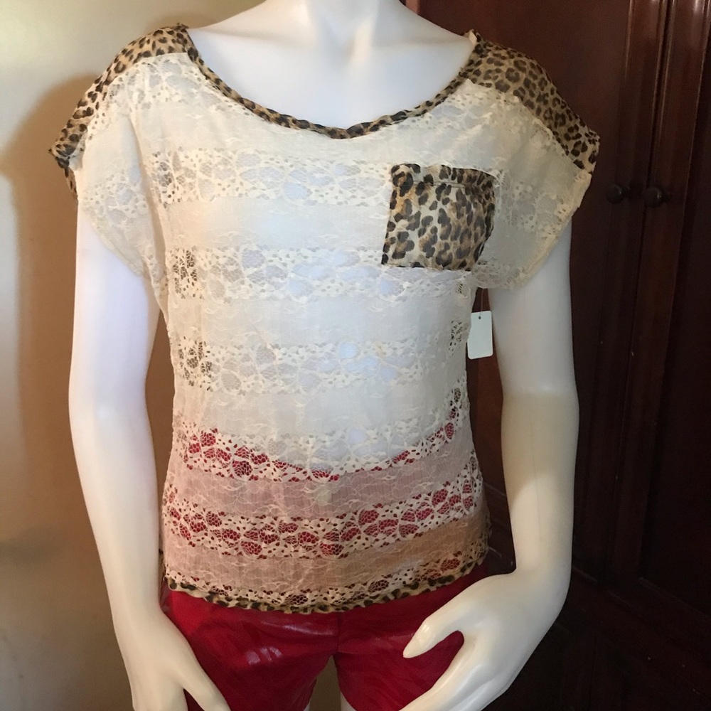 🆕 January 7 Cream/LeopardPrint Short-Sleeve Top-S
